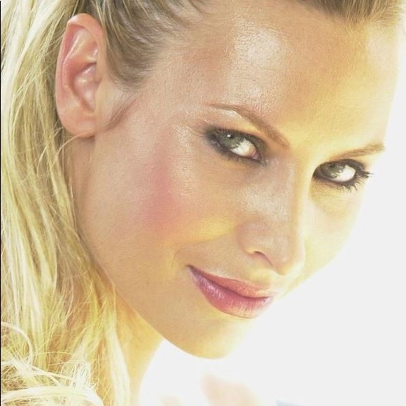 Meet your Posher, Donnett - Picture 2 of 8